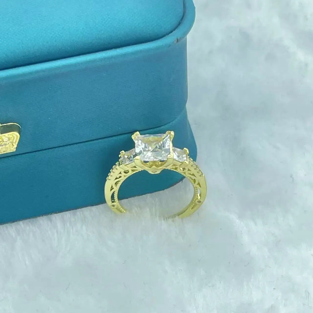 A Classic, Popular, and Internet-famous Women's Opening Ring Made of European and American Brass Inlaid with Zircon