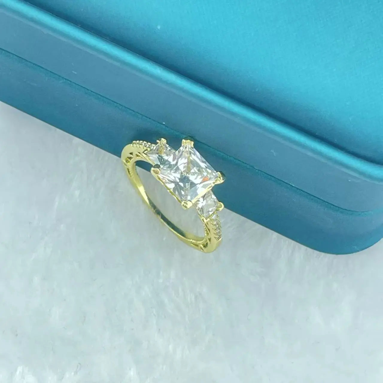 A Classic, Popular, and Internet-famous Women's Opening Ring Made of European and American Brass Inlaid with Zircon